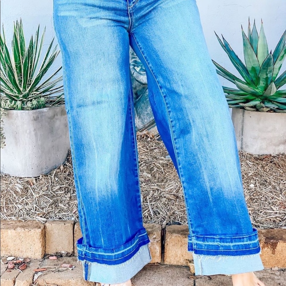 Wide leg high waisted jeans